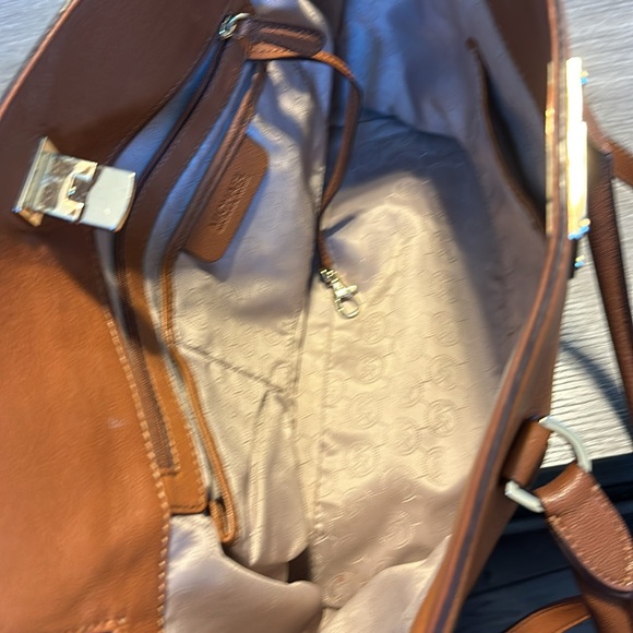 Michael Kors Tan Leather Astrid Satchel Clasp Front Closure Excellent Condition - Picture 7 of 8